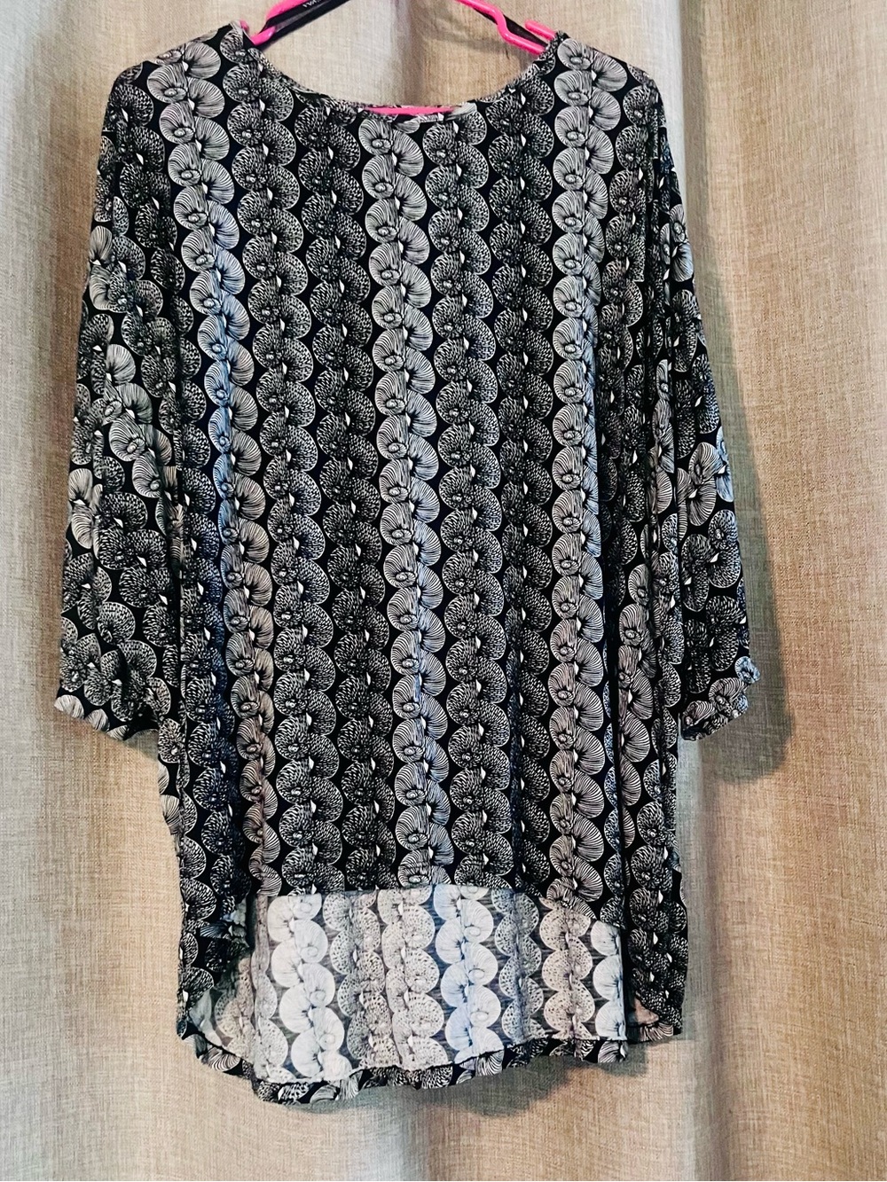 Manaola Black and White Patterned Tunic Blouse
